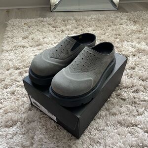 Dr. Martens Gray Mules VENT XX02